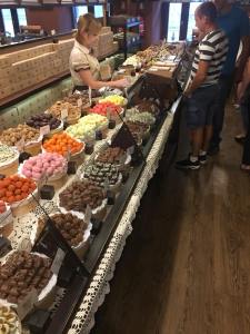 37373967_2349650025052627_1256017401363824640_n